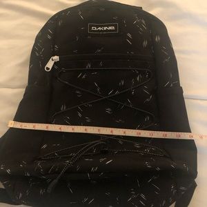 Dakine WNDR 18L backpack